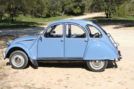 A Magical Provence Day in a 2CV