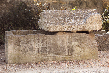 Remains of a sarcophage - tomb @GingerandNutmeg #Arles #Provence #Alyscamps