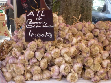Garlic Galore #Market #Garlic #Provence @GingerandNutmeg