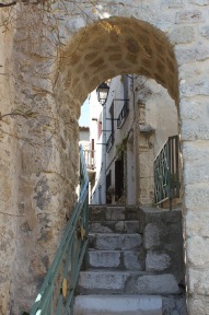 Saint-Mitre-les-Remparts