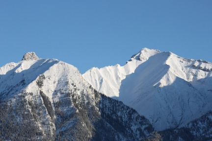 Canmore-peaks