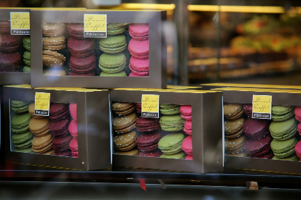 Macarons #Paris #France @GingerandNutmeg