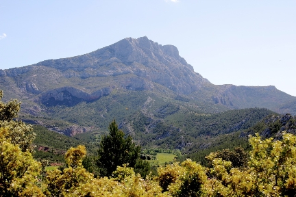 Mont Sainte-Victoire @GingerandNutmeg #Provence