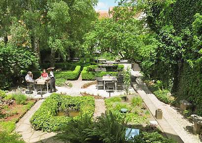 Hotel herrnschlösschen garden #Rothenburg