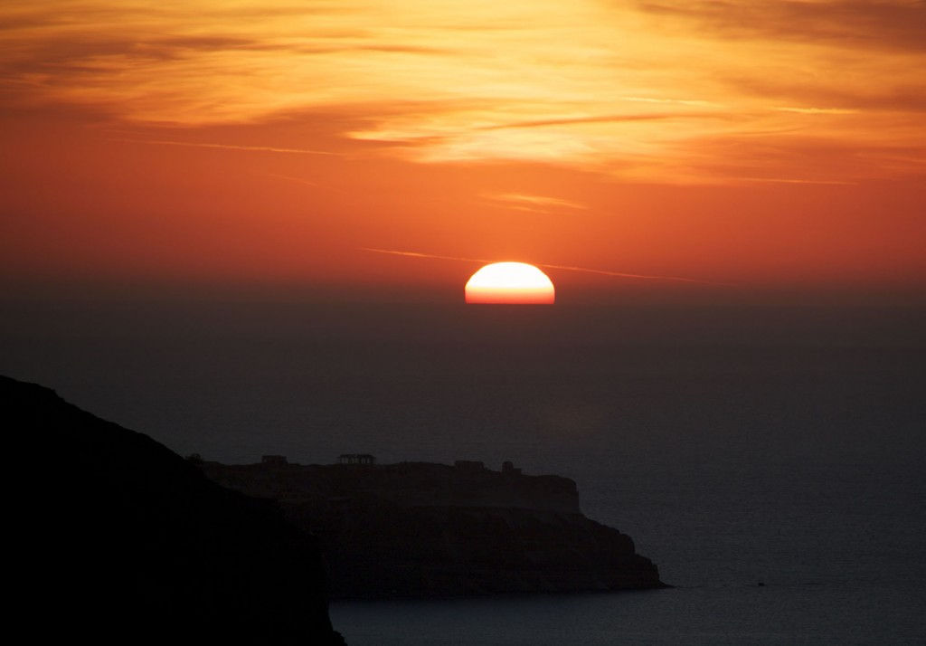 Santorini sunset #Santorini #VisitGreece @GingerandNutmeg