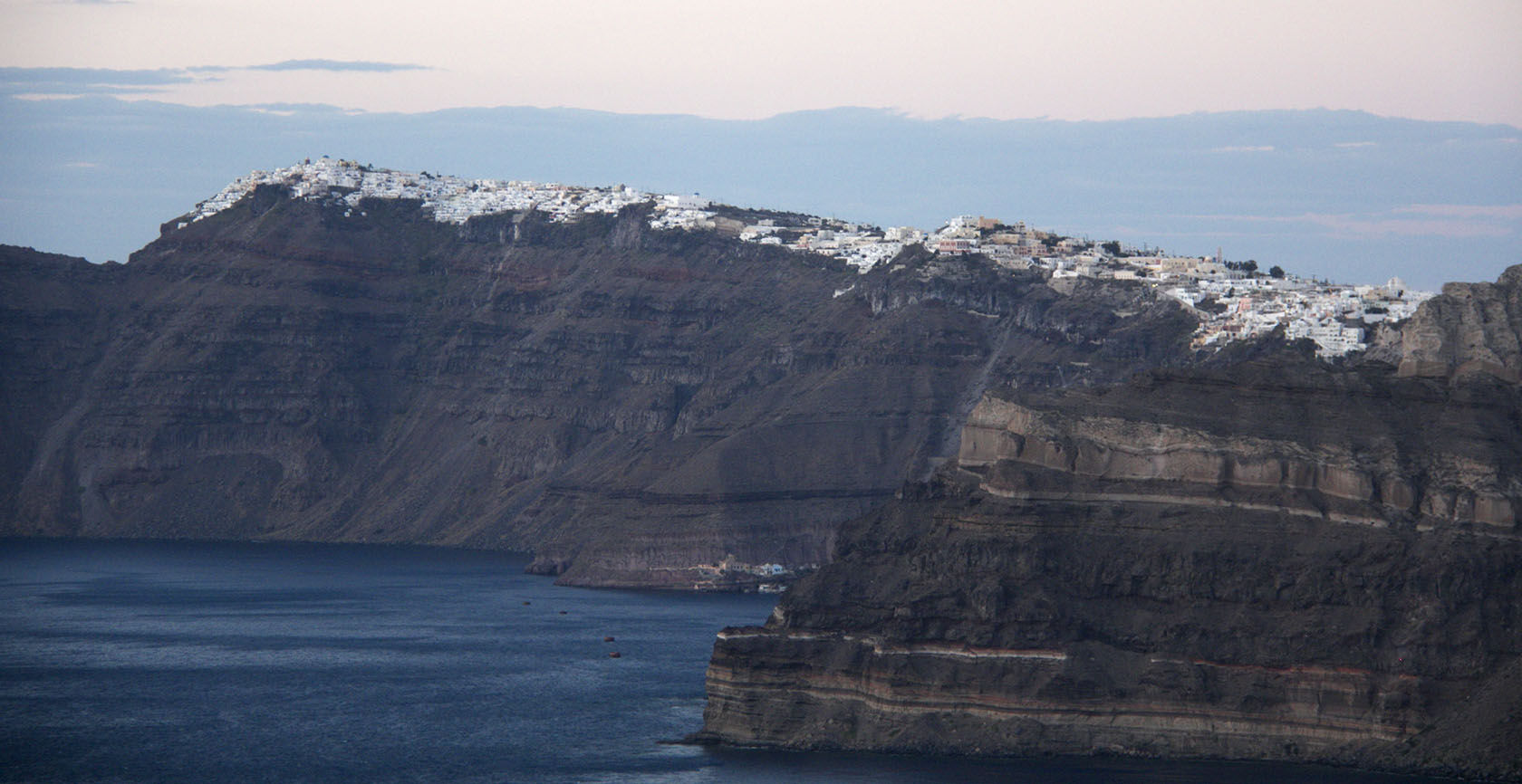 Fira to Oia #Santorini #Greece #VisitGreece @GingerandNutmeg