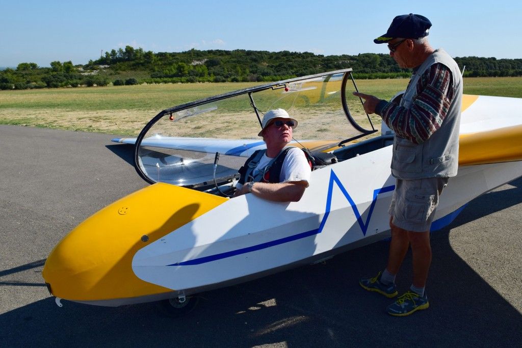 Final advice Gliding Aeroclub des Alpilles #StRemy #Alpilles #Provence by Alex Martinez