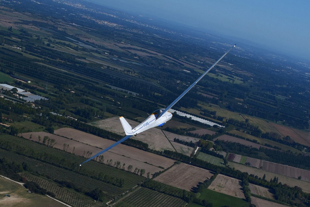 Gliding Aeroclub des Alpilles #StRemy #Alpilles #Provence by Alex Martinez