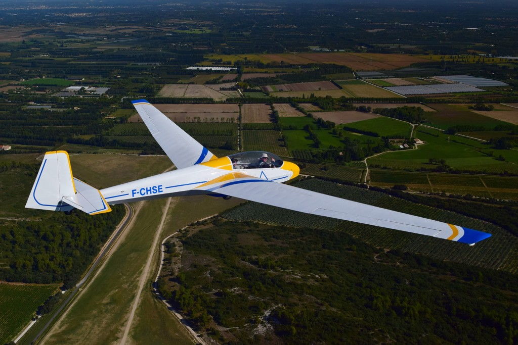 Gliding Aeroclub des Alpilles #StRemy #Alpilles #Provence by Alex Martinez