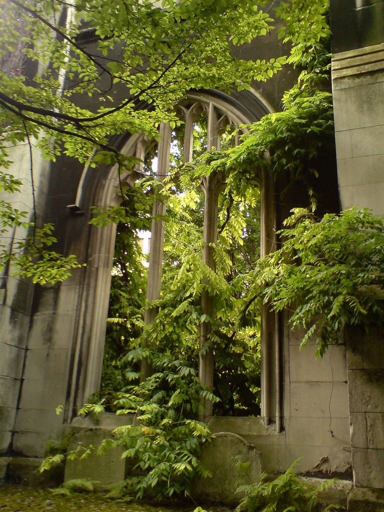 St Dunstan in the East Church Garden www.GardeneVisit