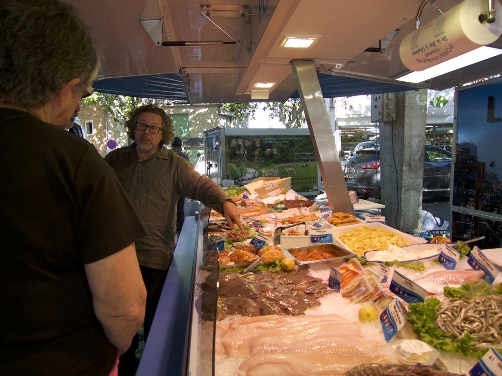 Buying fish @cooknwithclass #Market #SaintQuentinlaPoterie