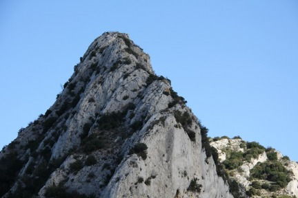 Walking-the-cliffs-of-the-Alpilles